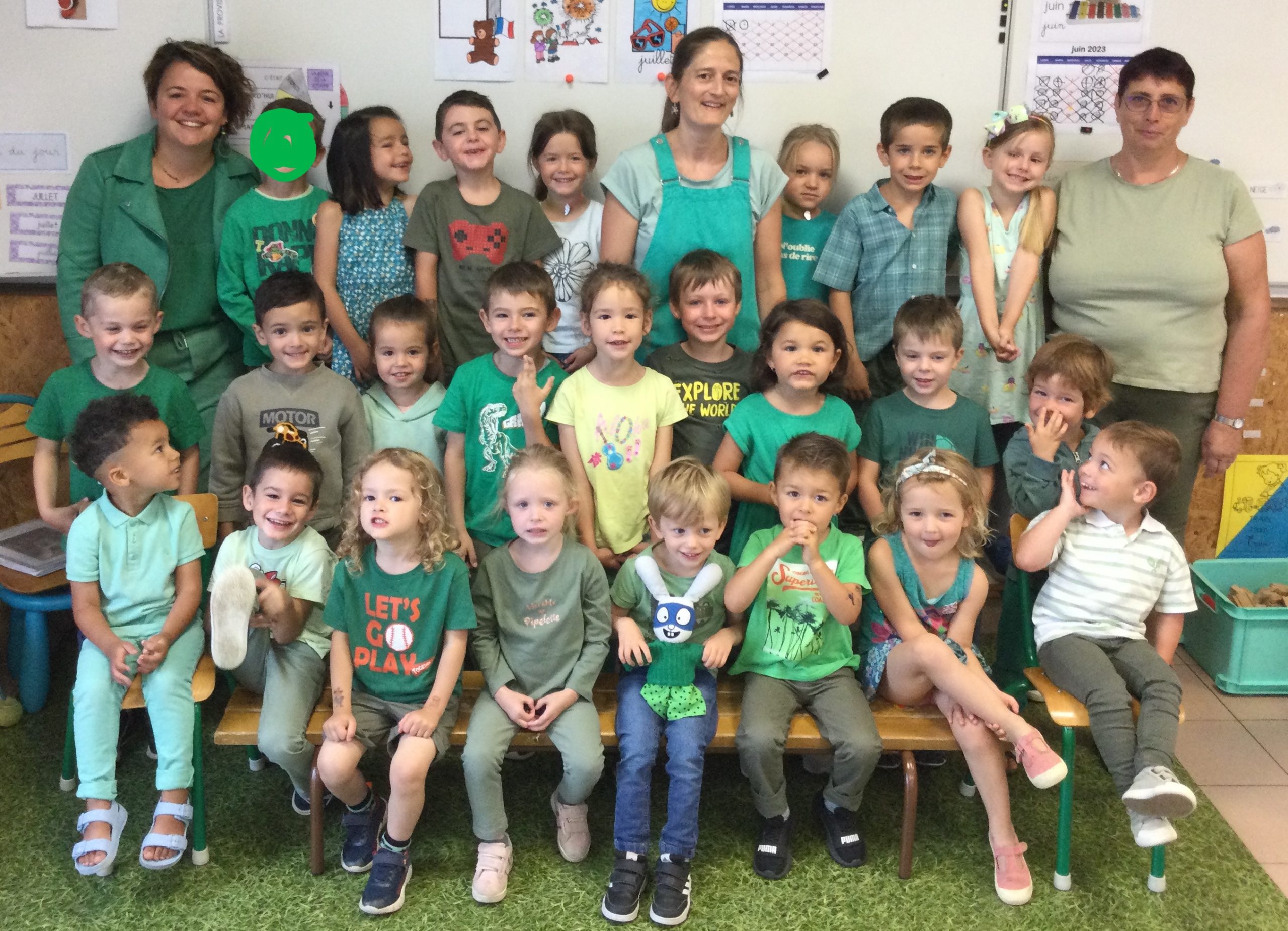 Lire la suite à propos de l’article Dernière journée d’école : tous en vert en Maternelle B !